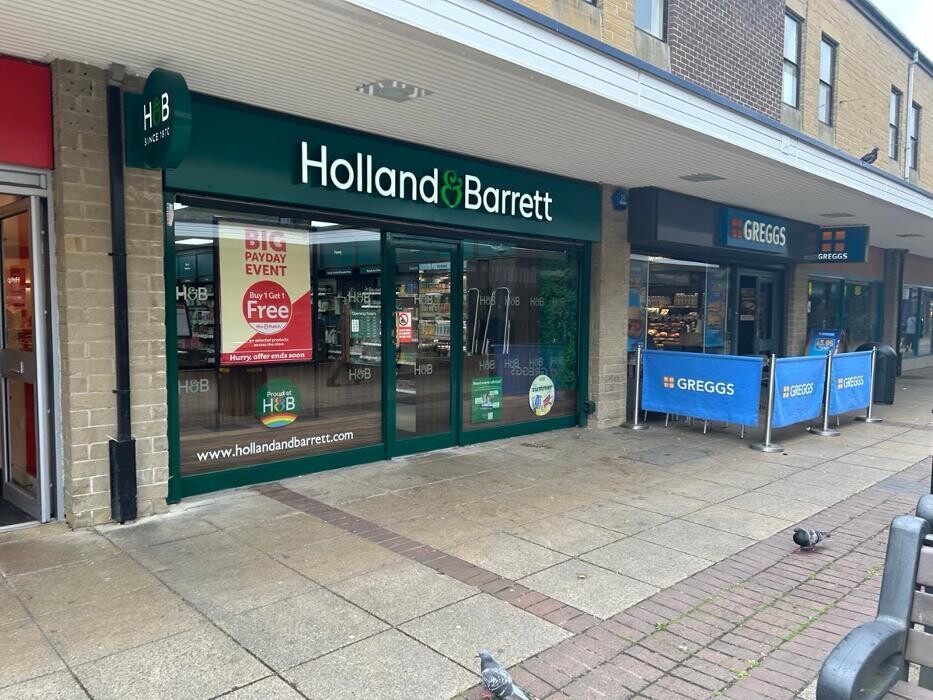 Images Holland & Barrett - Dewsbury