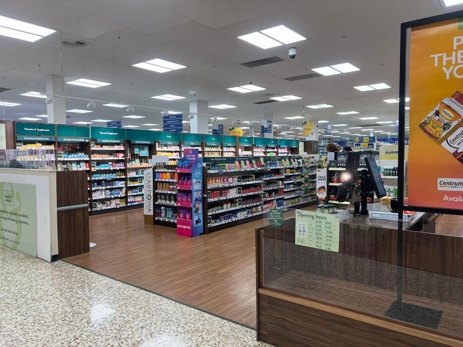 Images Holland & Barrett - Watford Tesco