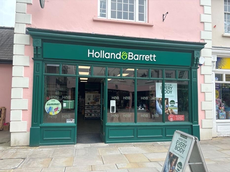 Images Holland & Barrett - Brecon