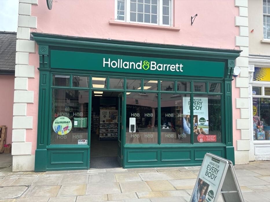 Images Holland & Barrett - Brecon