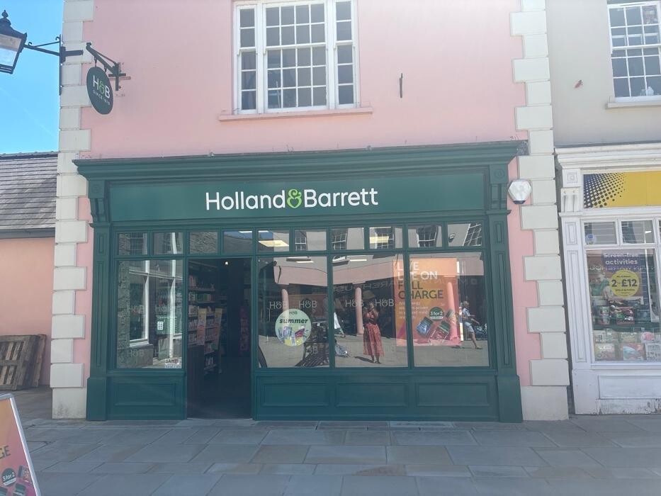 Images Holland & Barrett - Brecon