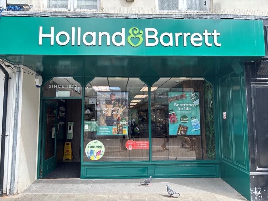 Images Holland & Barrett - Abergavenny