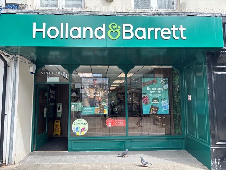 Images Holland & Barrett - Abergavenny
