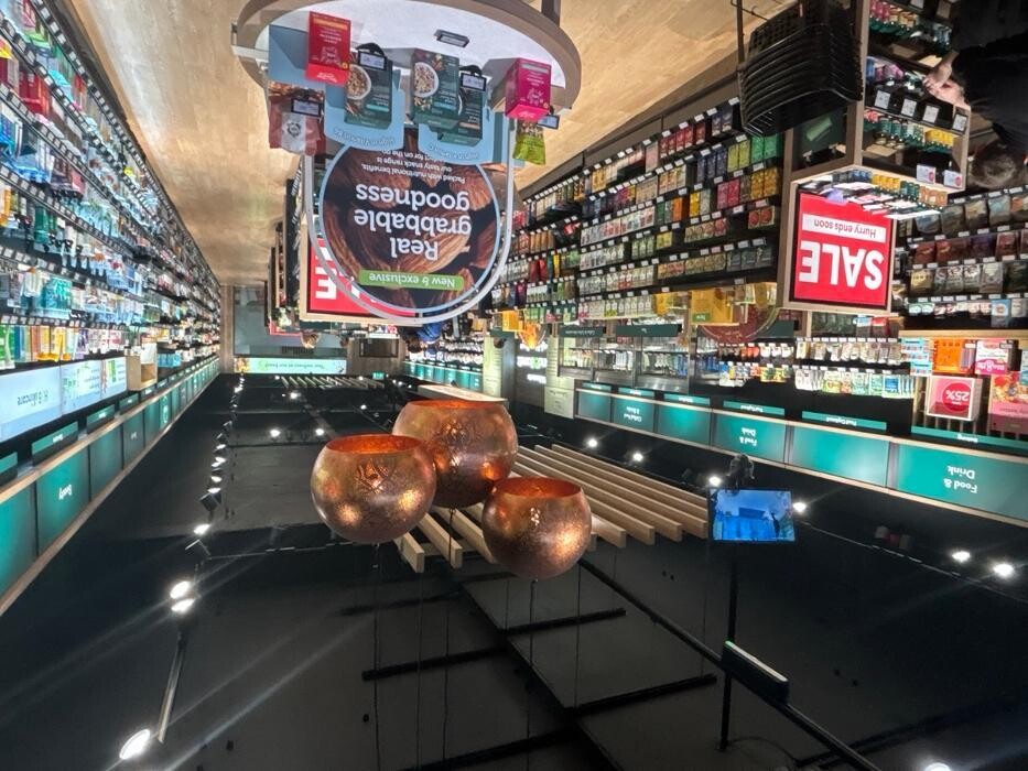 Images Holland & Barrett - Edinburgh Princes Street