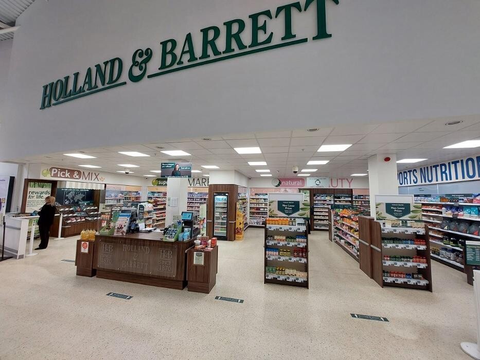 Images Holland & Barrett - Dudley Tesco