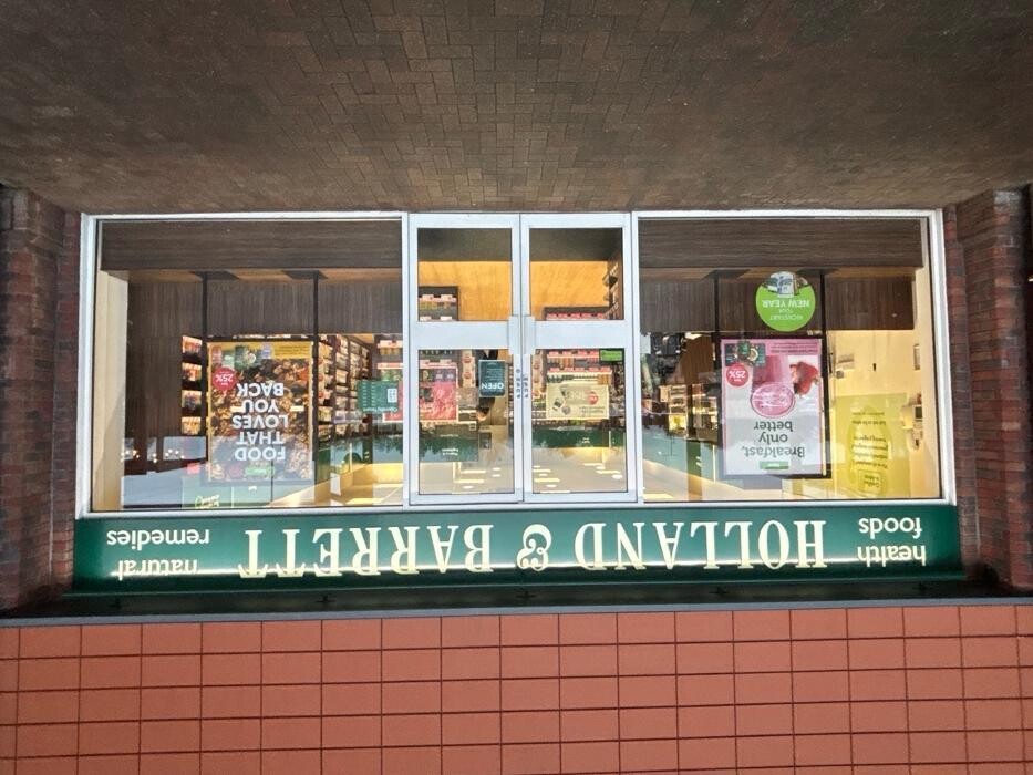 Images Holland & Barrett - Cheshunt Tesco