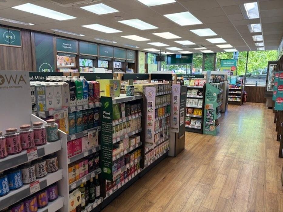 Images Holland & Barrett - Colliers Wood