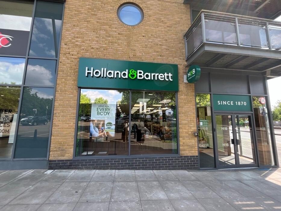Images Holland & Barrett - Colliers Wood