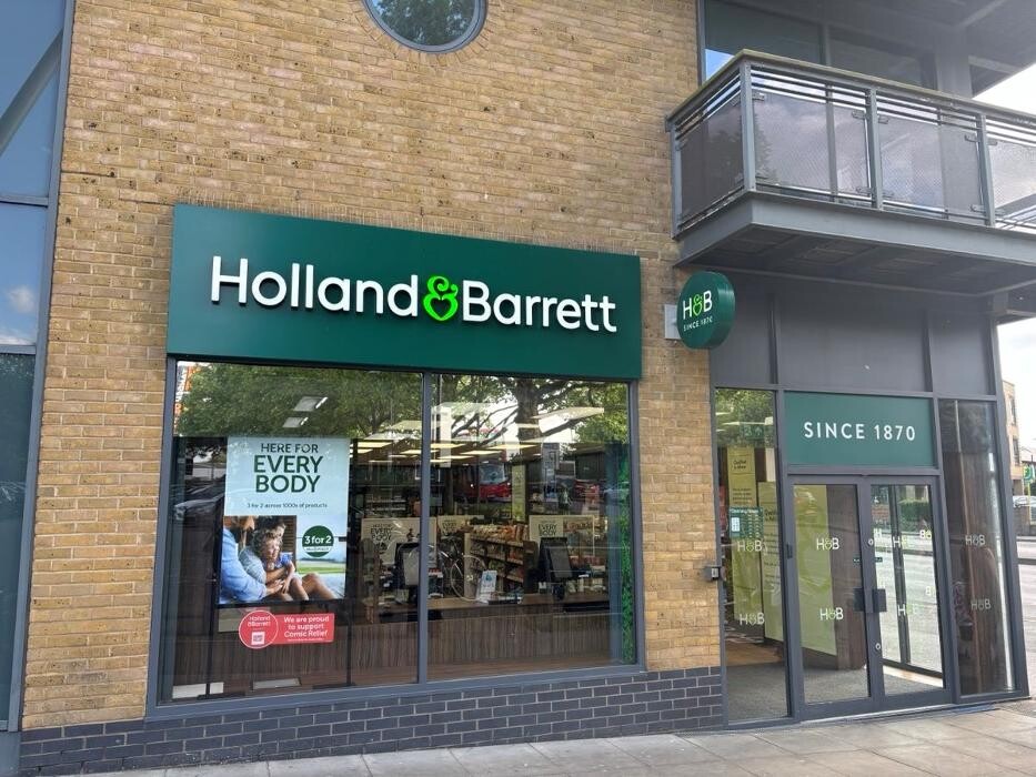Images Holland & Barrett - Colliers Wood