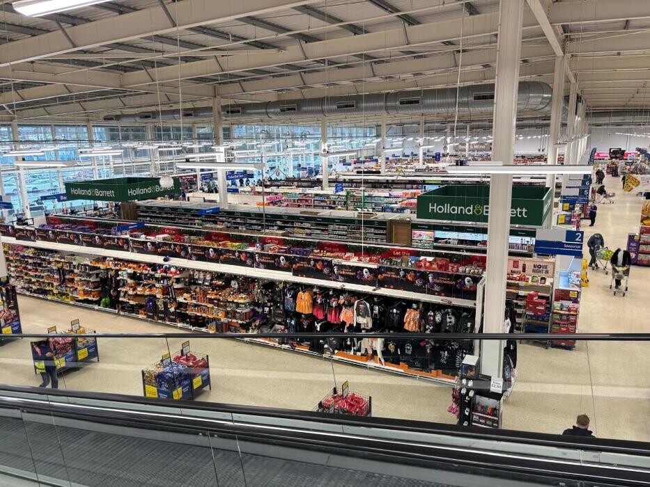Images Holland & Barrett - Oldham Tesco