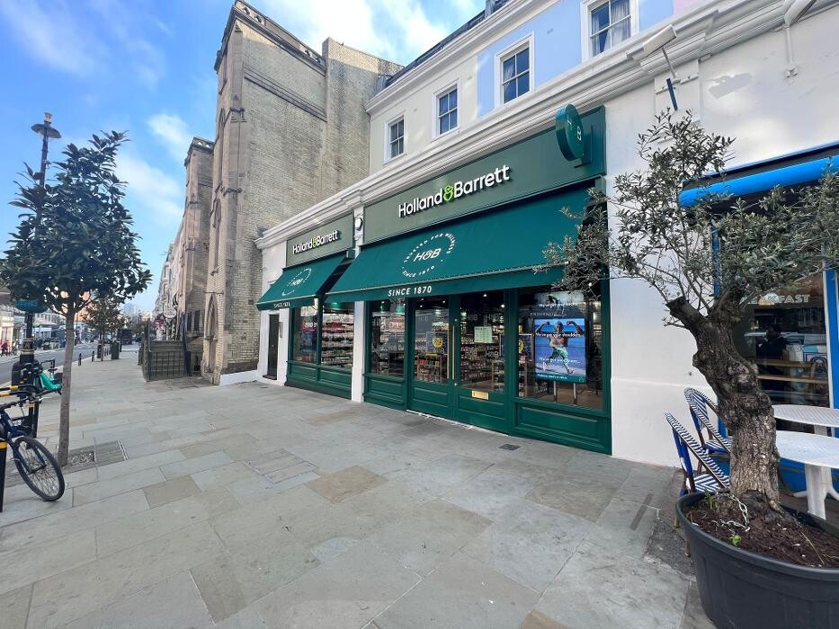 Images Holland & Barrett - Queensway
