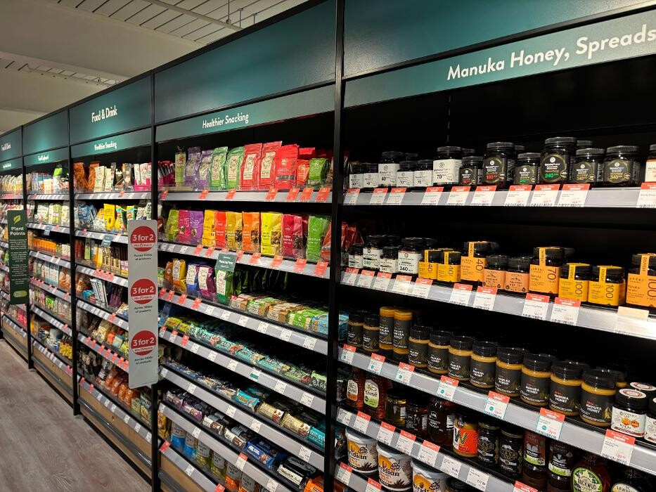 Images Holland & Barrett - Burnley Tesco