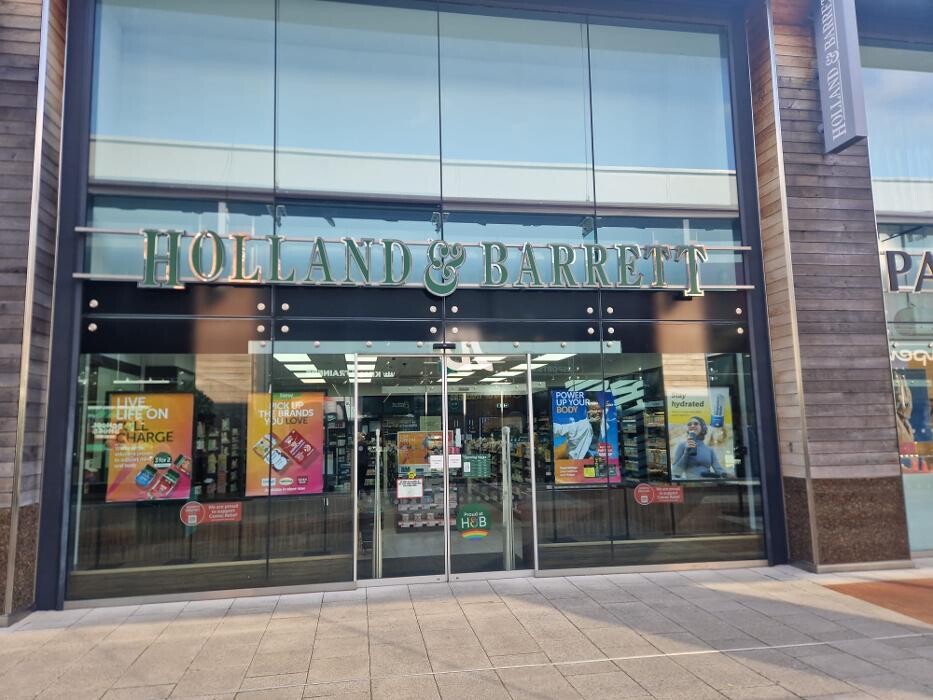 Images Holland & Barrett - Whiteley Village