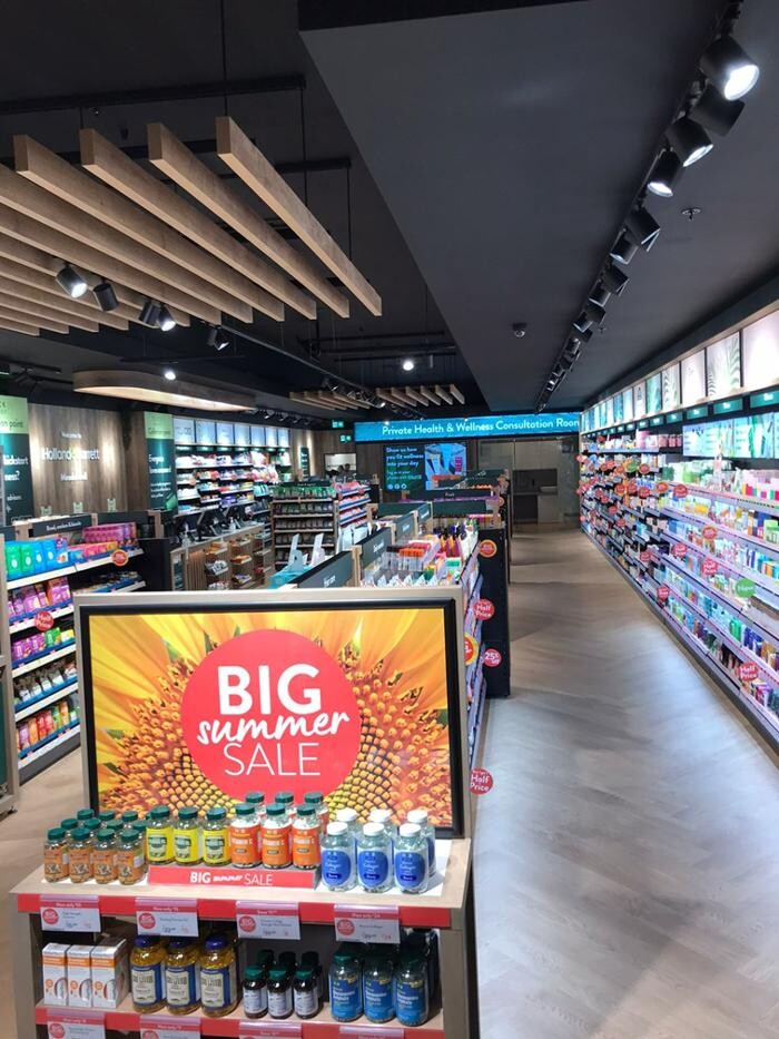 Images Holland & Barrett - Meadowhall