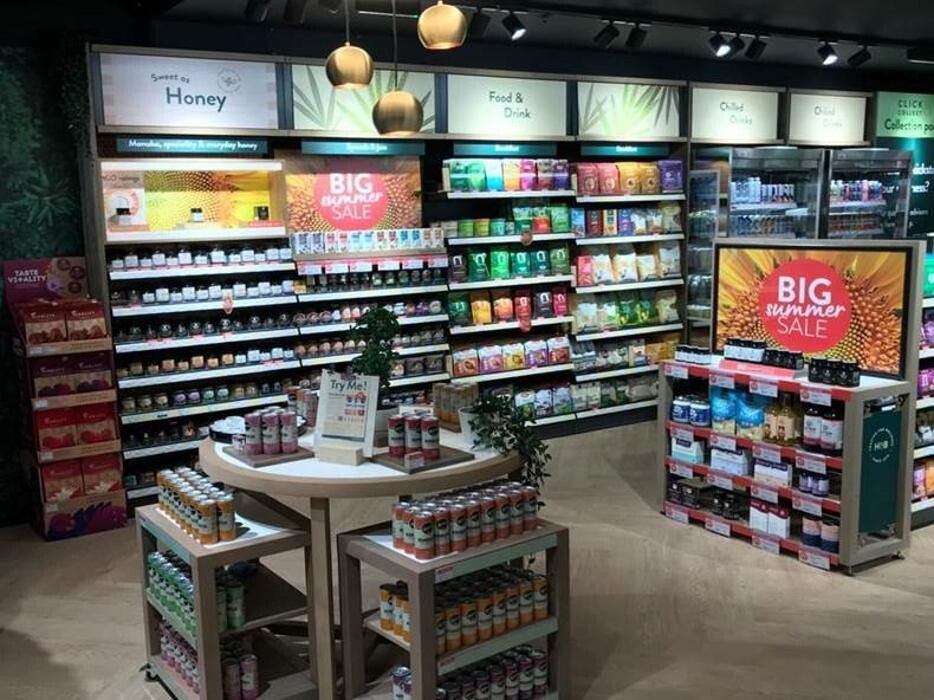 Images Holland & Barrett - Meadowhall