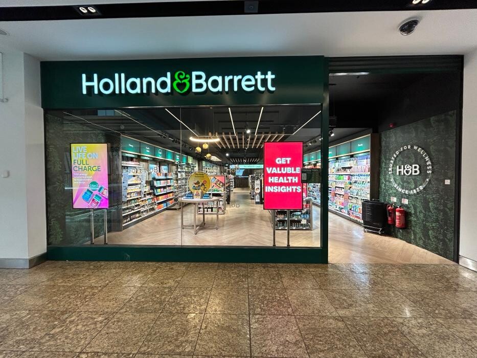 Images Holland & Barrett - Meadowhall