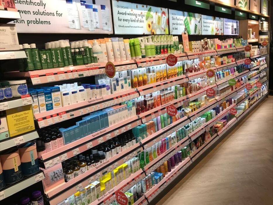 Images Holland & Barrett - Meadowhall