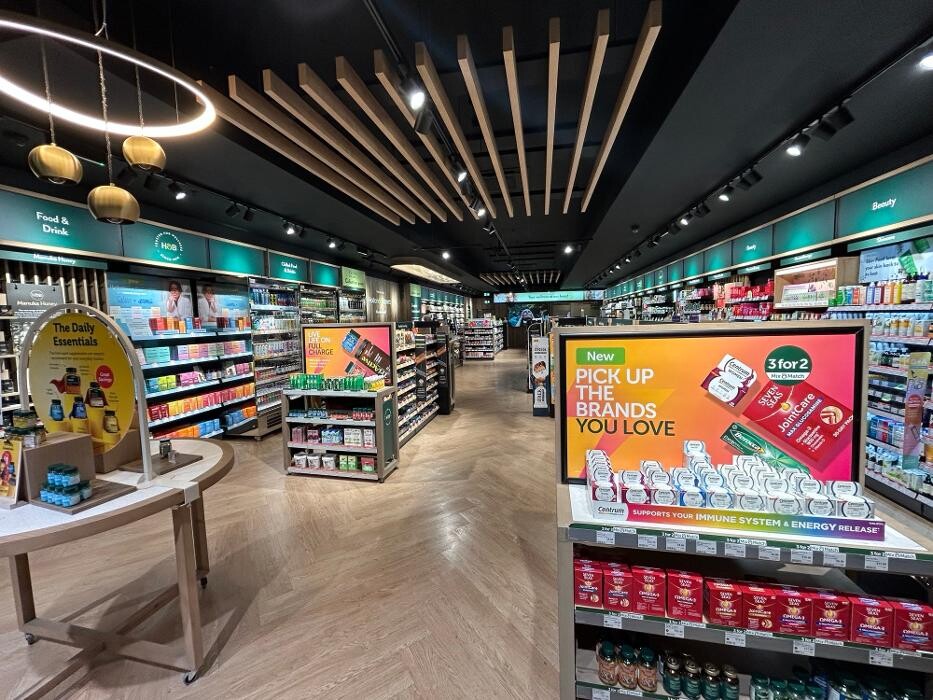 Images Holland & Barrett - Meadowhall