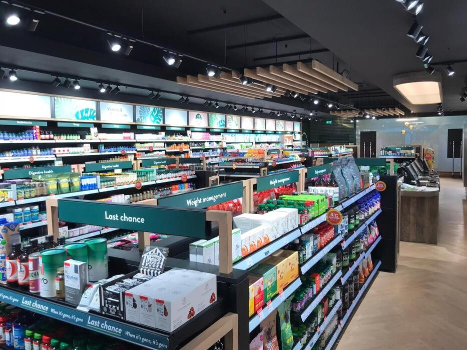 Images Holland & Barrett - Meadowhall