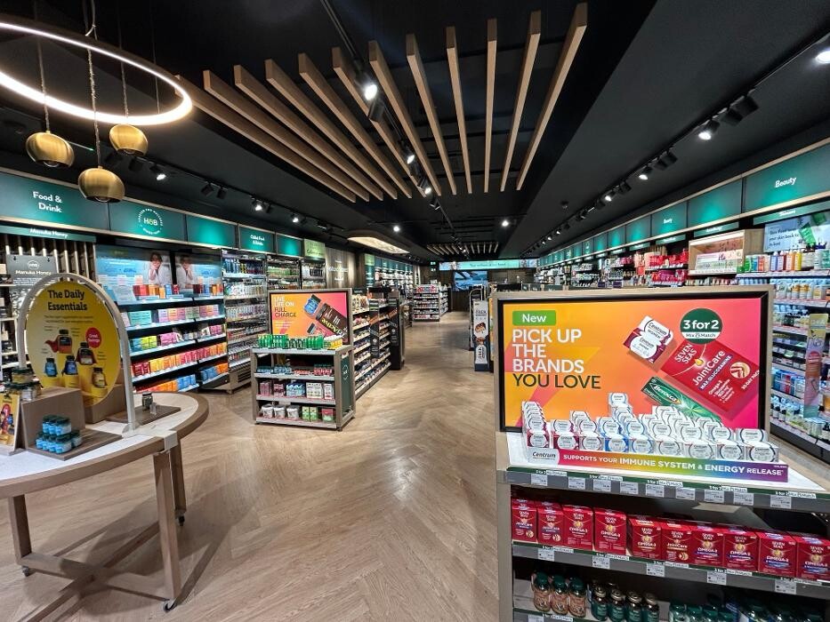 Images Holland & Barrett - Meadowhall