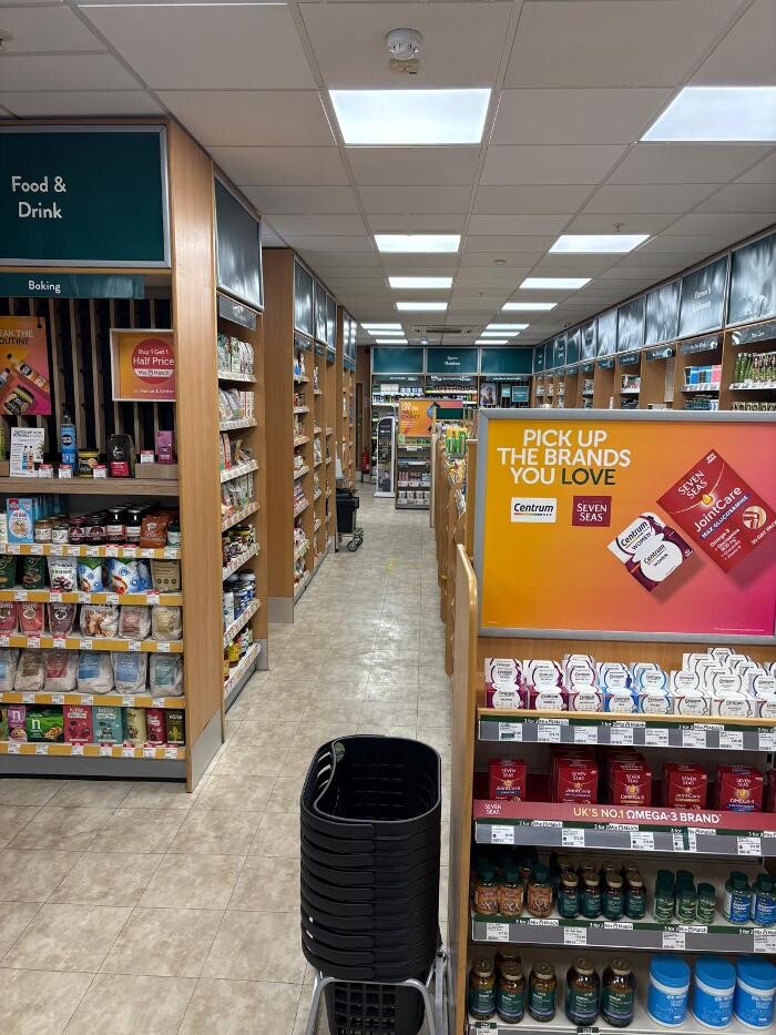 Images Holland & Barrett - Waltham Cross