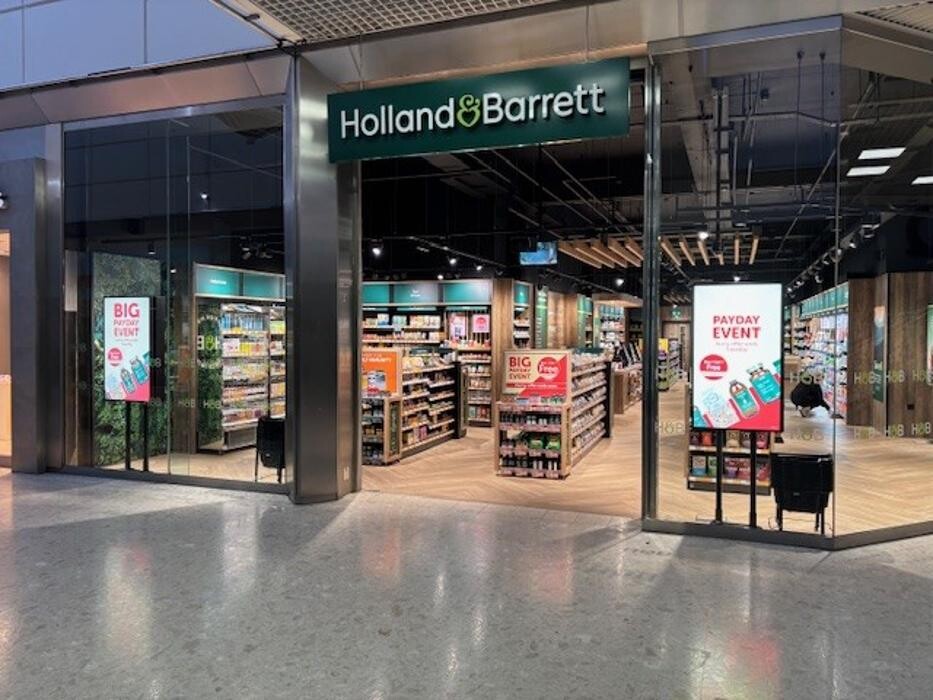 Images Holland & Barrett - Swansea Quadrant