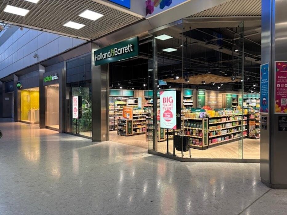 Images Holland & Barrett - Swansea Quadrant