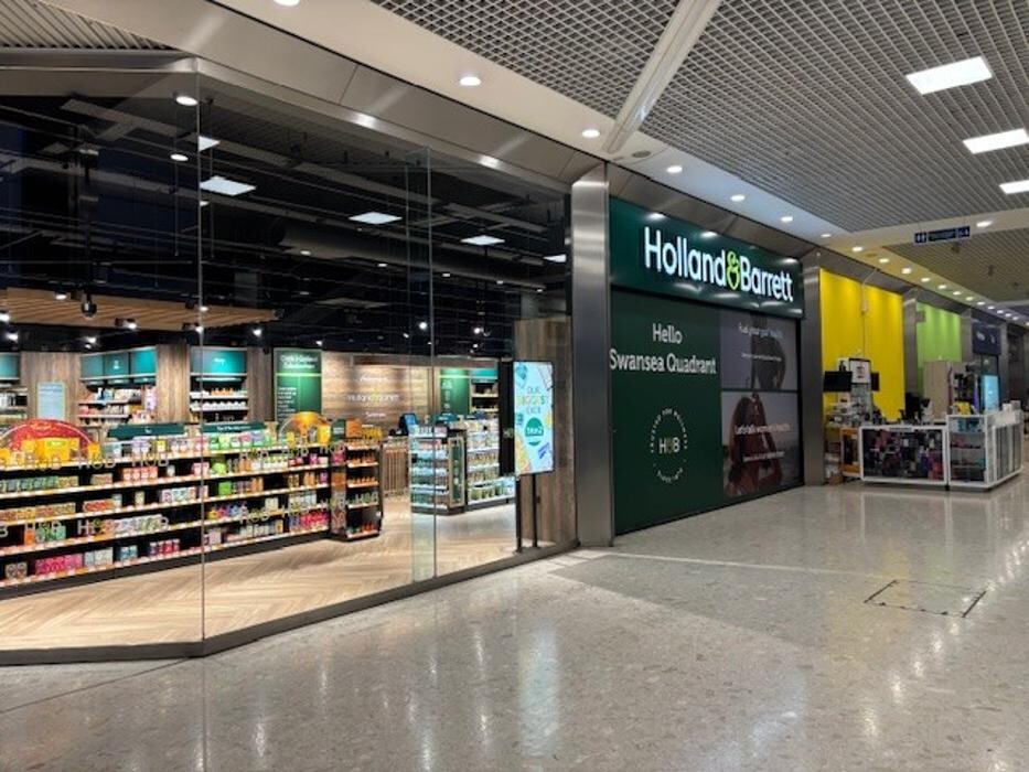 Images Holland & Barrett - Swansea Quadrant