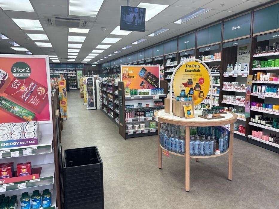 Images Holland & Barrett - Newport