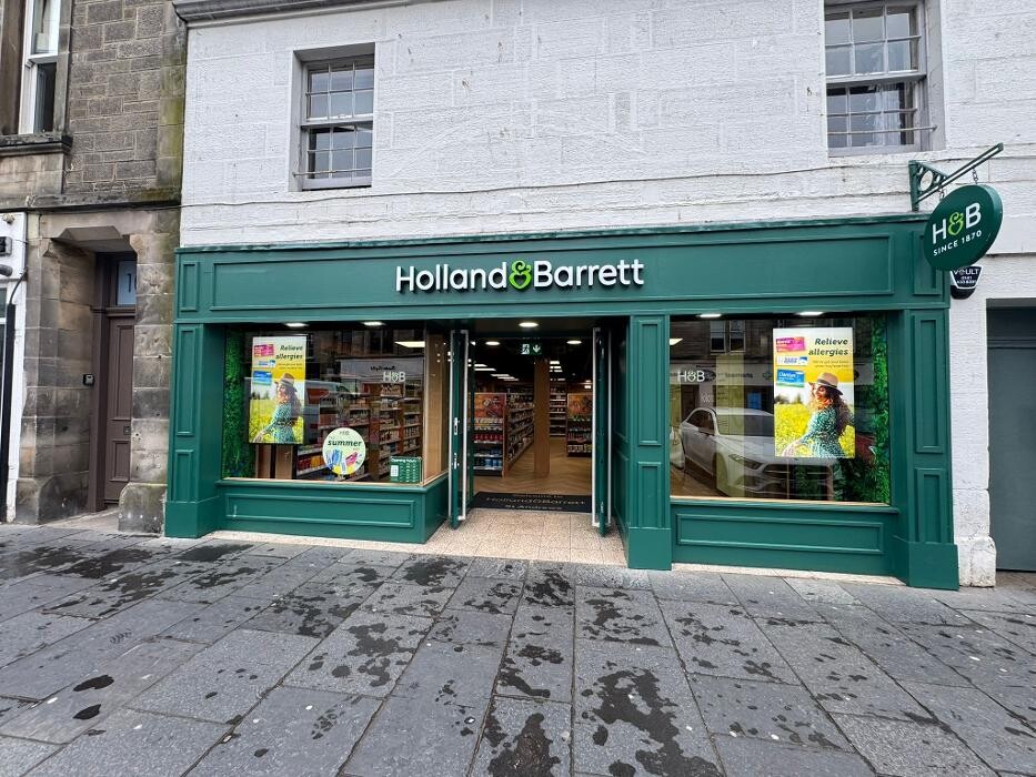 Images Holland & Barrett - St Andrews