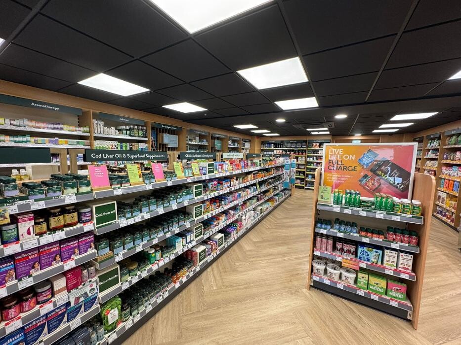 Images Holland & Barrett - St Andrews