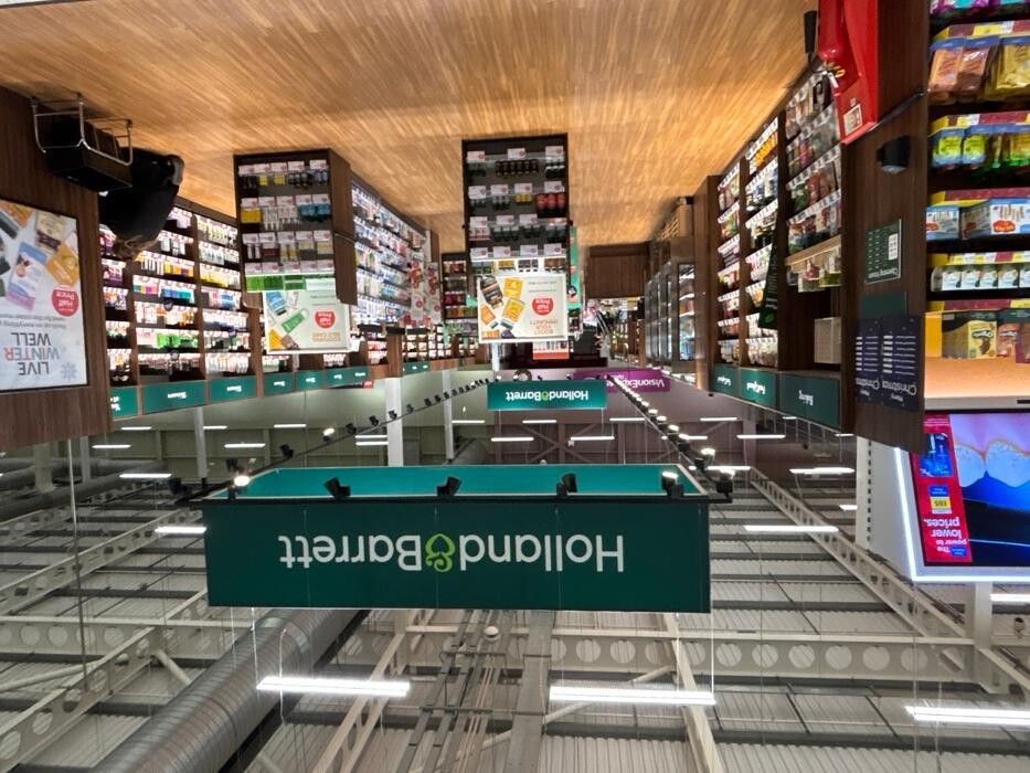 Images Holland & Barrett - Hull St Stephens Tesco