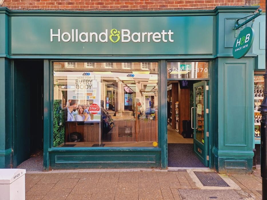 Images Holland & Barrett - Newport Iow