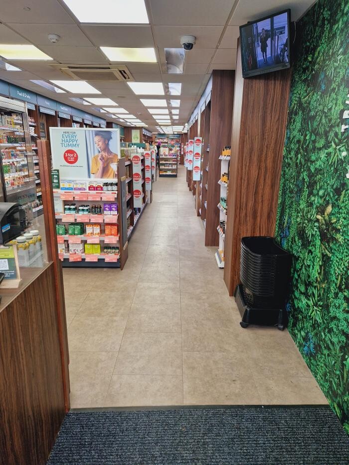 Images Holland & Barrett - Newport Iow