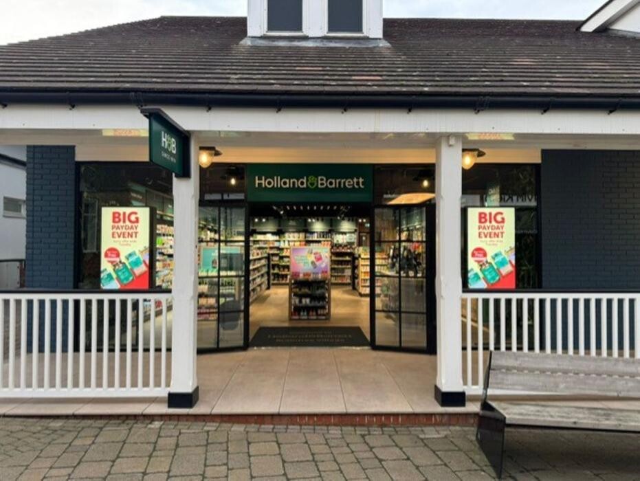 Images Holland & Barrett - Braintree Freeport