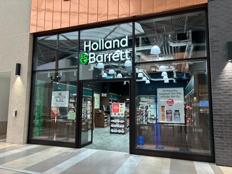 Images Holland & Barrett - O2 Arena Outlet