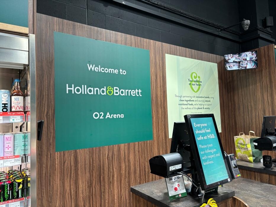 Images Holland & Barrett - O2 Arena Outlet