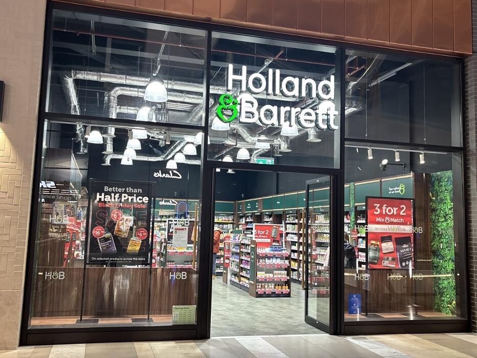 Images Holland & Barrett - O2 Arena Outlet