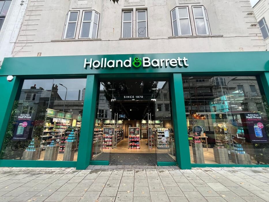 Images Holland & Barrett - Brighton