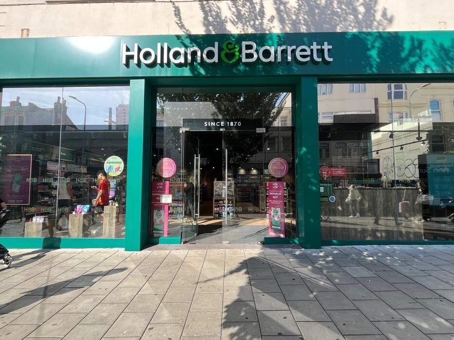 Images Holland & Barrett - Brighton