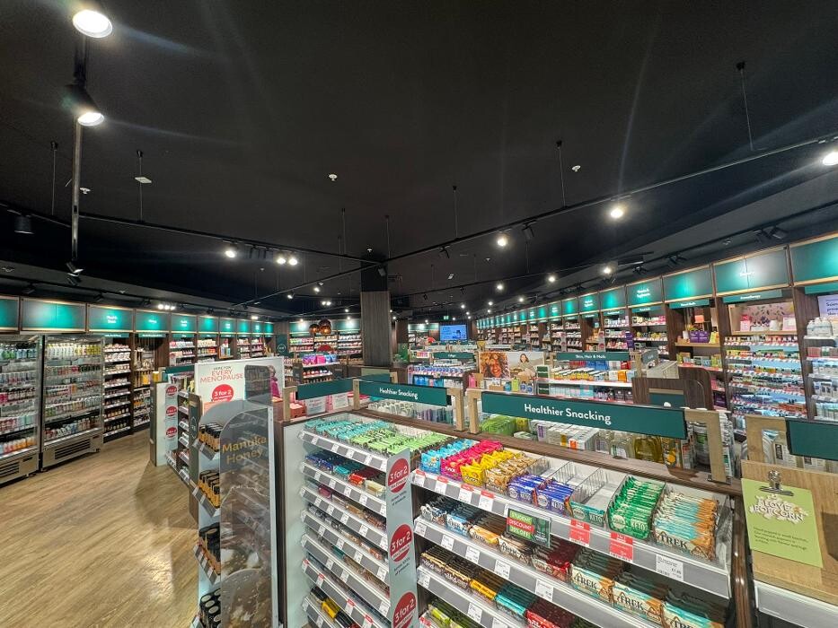 Images Holland & Barrett - Milton Keynes