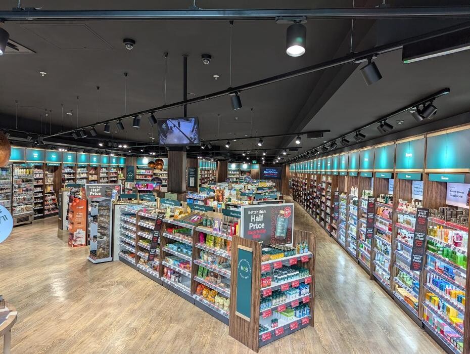 Images Holland & Barrett - Milton Keynes