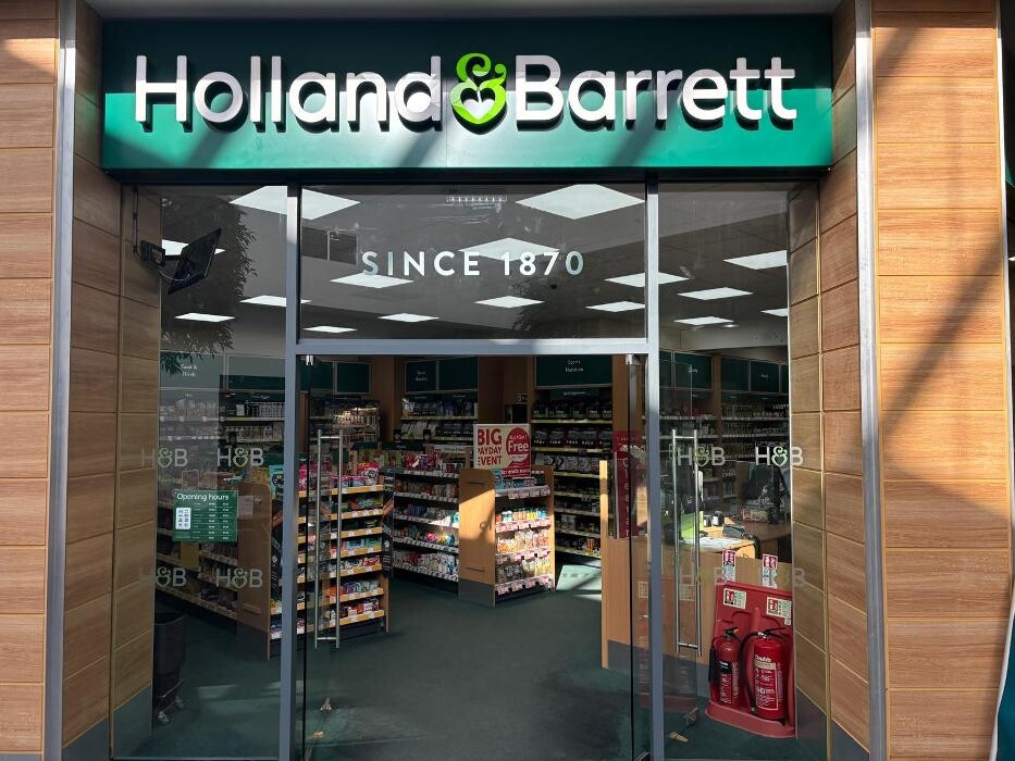 Images Holland & Barrett - Chesterfield Dobbies