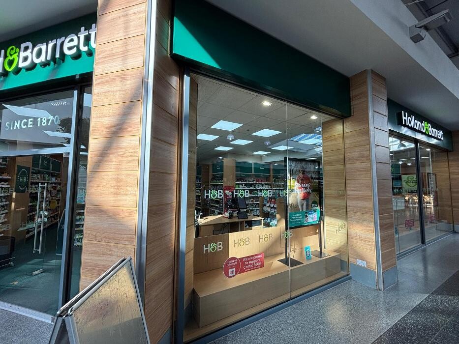 Images Holland & Barrett - Chesterfield Dobbies