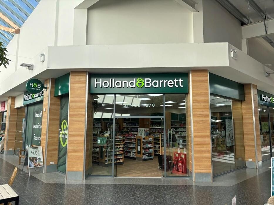 Images Holland & Barrett - Chesterfield Dobbies