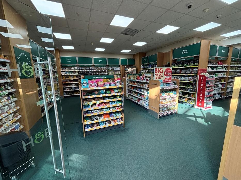 Images Holland & Barrett - Chesterfield Dobbies