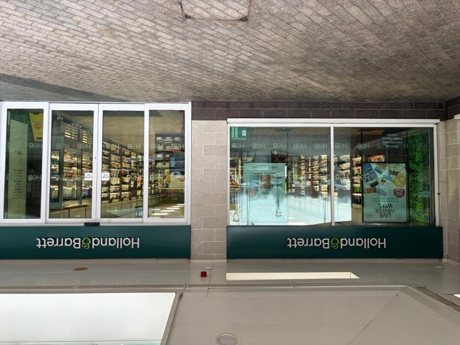 Images Holland & Barrett - Beckton