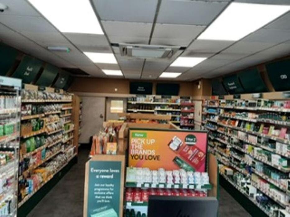 Images Holland & Barrett - Dorking