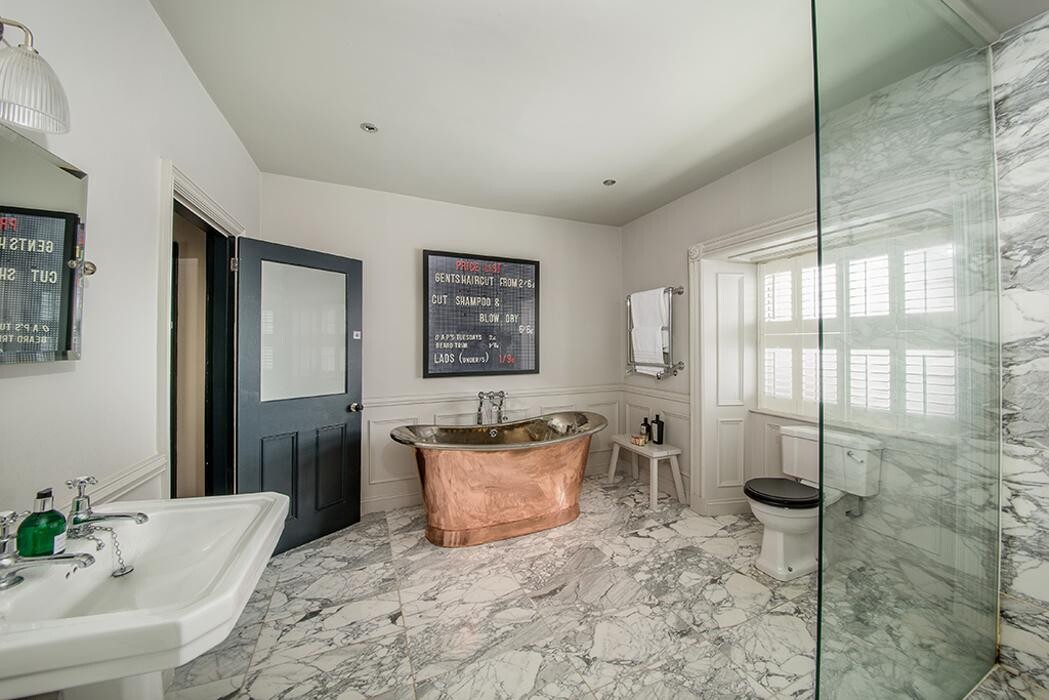 Images Pat Robson & Co. Ltd