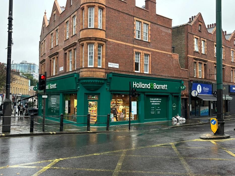 Images Holland & Barrett - Fulham